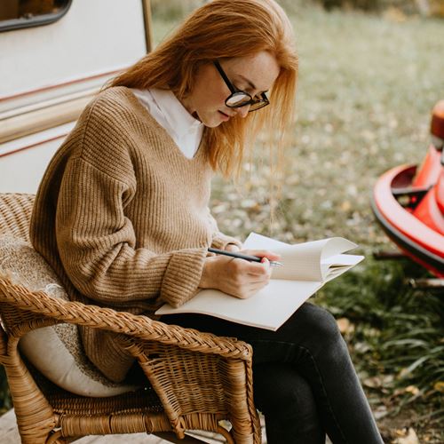 Anónimo era una mujer. Escritura para volar