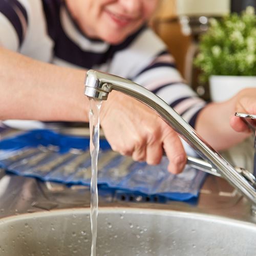 Una chapuzas en casa: taladro, grifería, silicona y electricidad